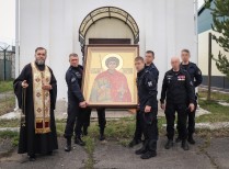 Годяев Д.А. -ГИП-  Передача иконы бойцам Росгвардии