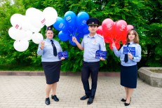 Морозова Е.С-ГИП Полицейские УМВД России по городу Брянску проводят на День России акцию Стоп мошенникам. Дата съемки 12 июня 2025